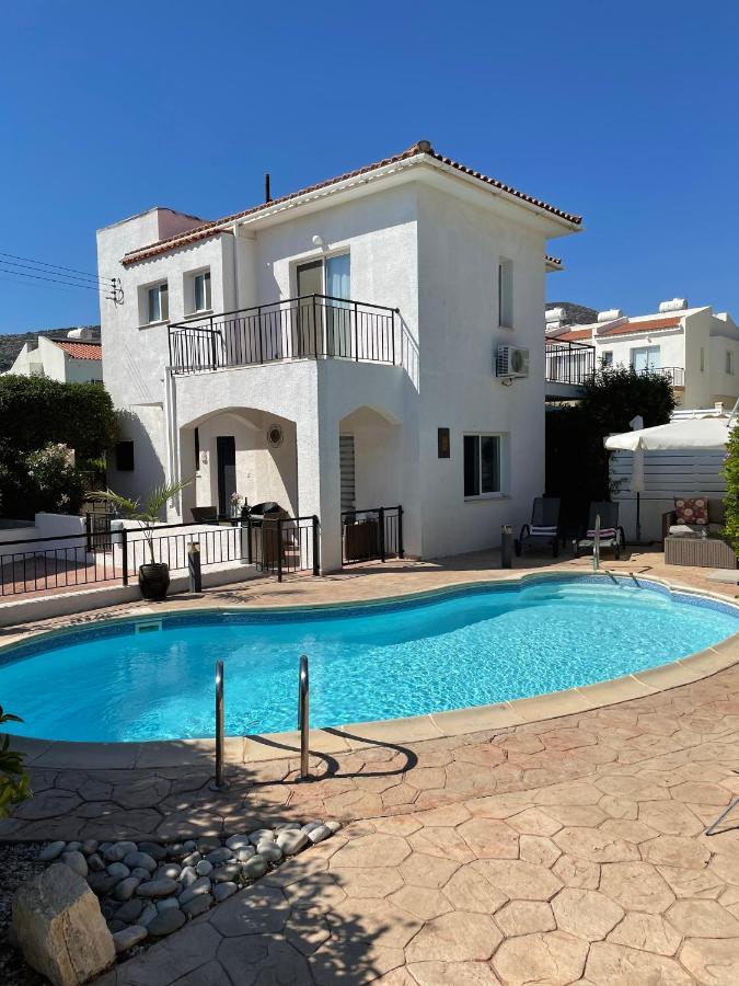 Villa Laurel Пейя Екстер'єр фото